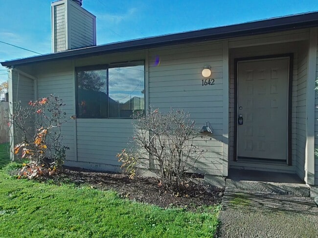 Building Photo - WINTER SPECIAL ~ $645 OFF FIRST MONTH RENT