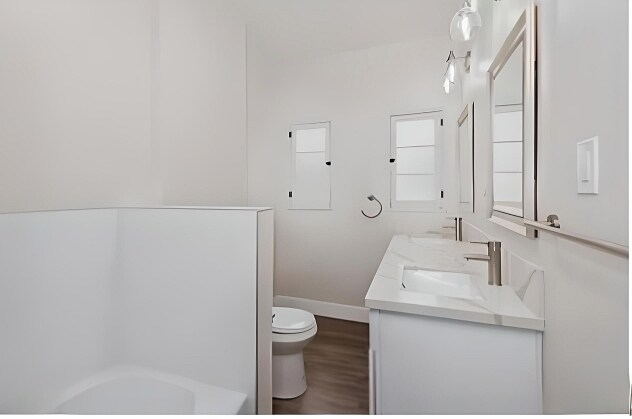 Building Photo - 126 N Hamilton Dr