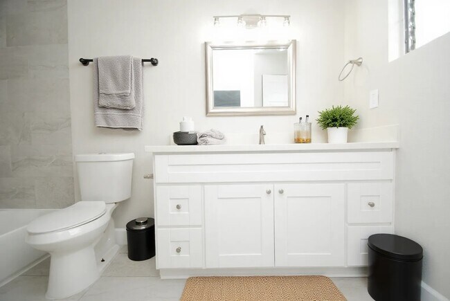 Building Photo - 2515 Yoakum Blvd