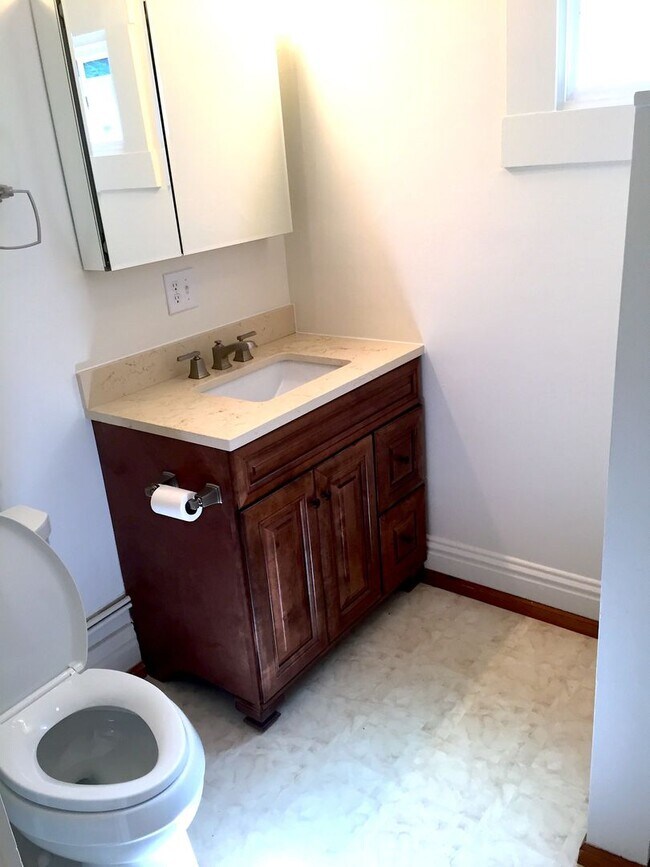 Building Photo - 910 N Garden St