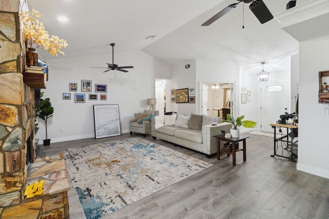 Building Photo - MOVE-IN SPECIAL - Beautiful 3/2 Home in Ba...