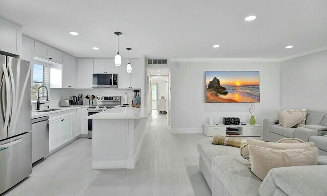 Building Photo - 581 Monaco Blvd