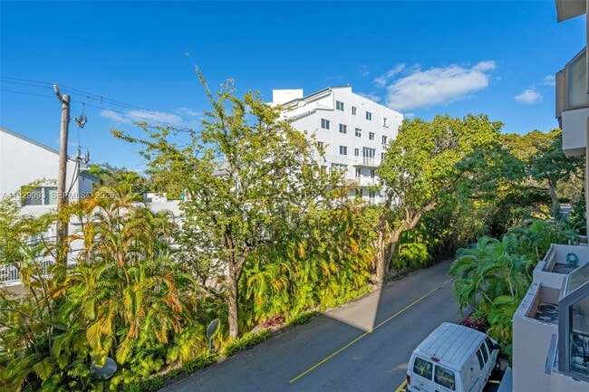 Building Photo - 121 Crandon Blvd