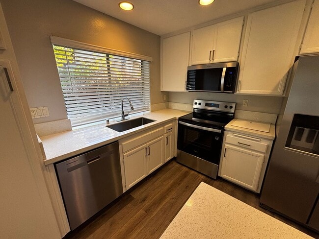 Building Photo - Charming 4-Bedroom, 3-Bath