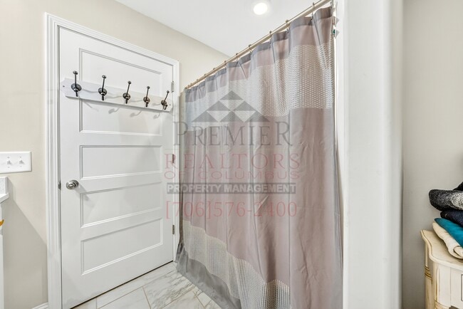 Building Photo - 6897 Omaha Dr