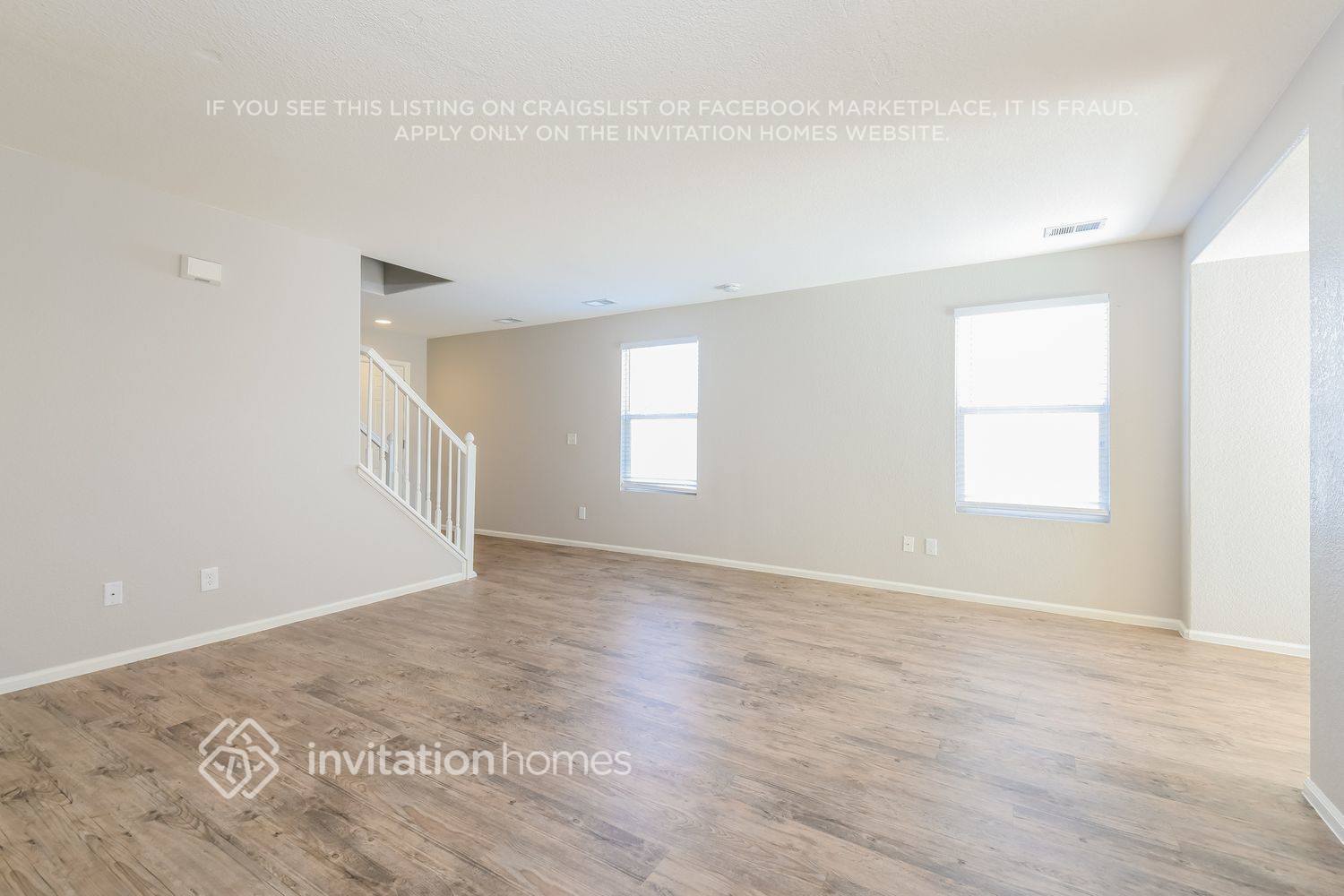 Building Photo - 444 E 77th Pl