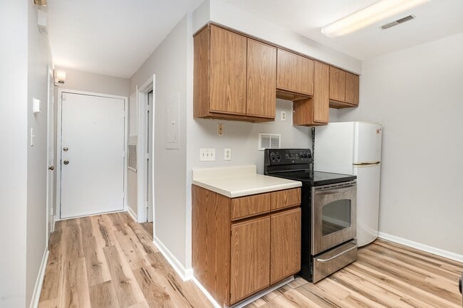 Building Photo - Studio Living in One of Raleigh’s Most Convenient Areas
