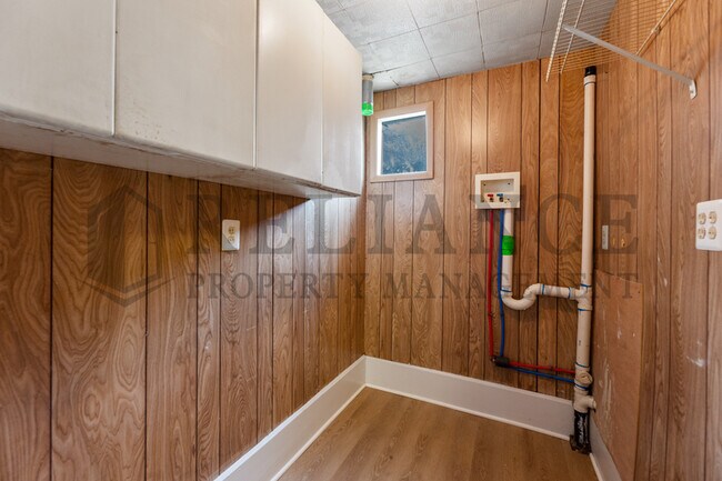 Building Photo - 345 N Meridian Ave