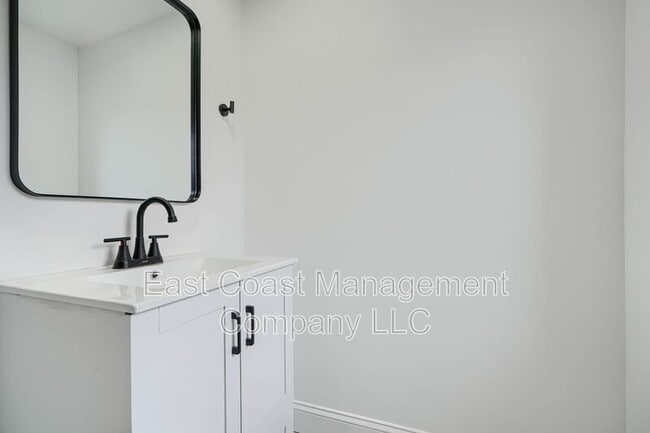 Building Photo - 515 Archer St