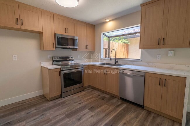 Building Photo - 8720 Fox Creek Dr