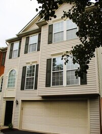 Building Photo - Roomy 3-Bedroom Townhouse in Baldwin Neigh...