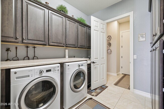 Building Photo - 5907 E Calle de Las Estrellas Rd