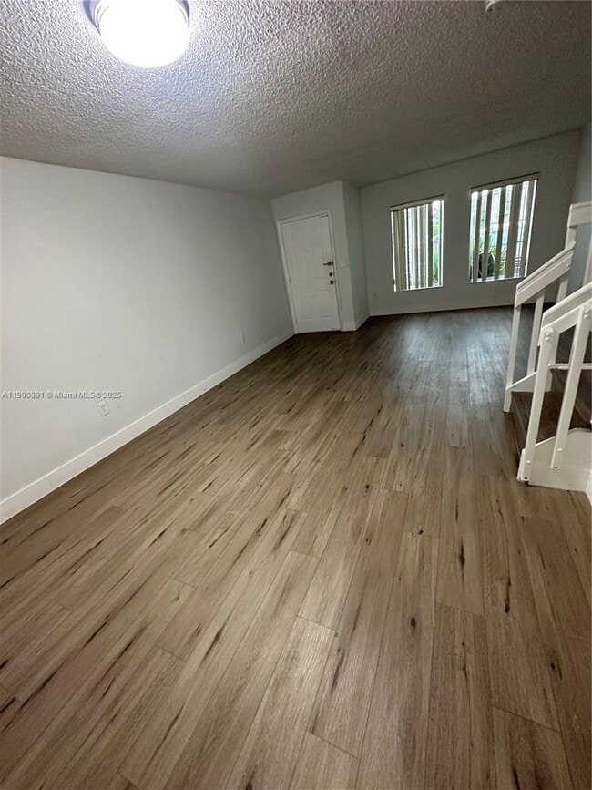 Building Photo - 9187 Fontainebleau Blvd