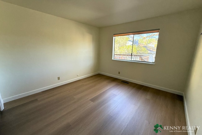 Building Photo - Updated 3 Bedroom, 2 Bathroom in Laurelwood Neighborhood San Mateo