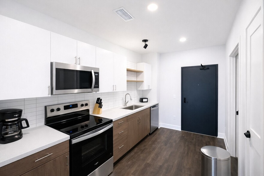 Building Photo - 4619 Douglas St