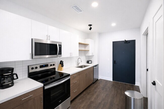 Building Photo - 4619 Douglas St