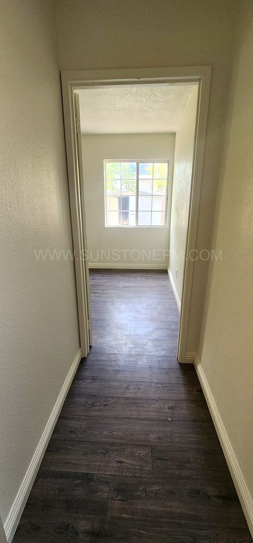 Building Photo - 3 Bedroom, 1 Bathroom