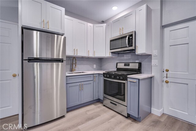 Building Photo - 1116 W Balboa Blvd