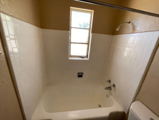 Building Photo - MOVE IN SPECIAL-500.00 OFF 1ST MONTHS RENT...