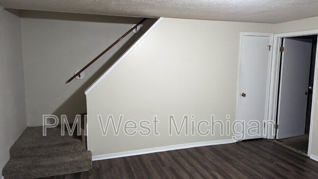 Building Photo - 6079 In the Pines Dr SE