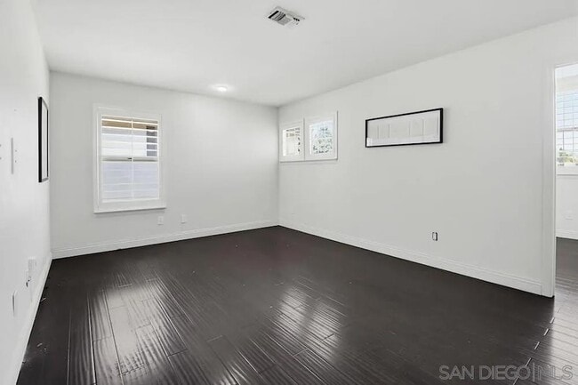 Building Photo - 561 Bayona Loop