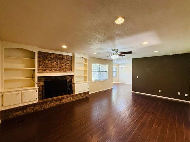 Building Photo - 1135 W Johnathan Way