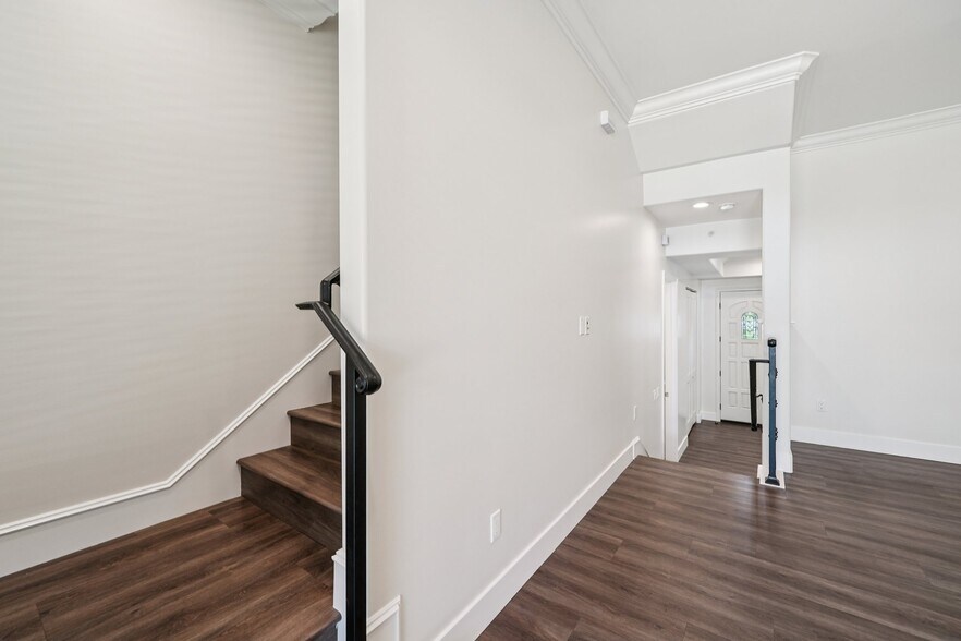 Building Photo - 1406 S Alta Vista Ave