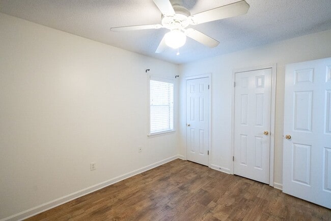 Building Photo - 2 Bed 1 Bath Near Campus! Water/Sewer/Trash Included In Rent!!