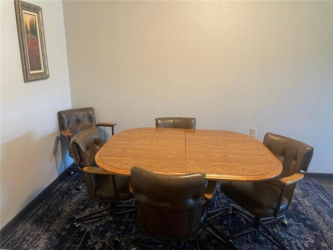 Building Photo - 812 Hills Ave