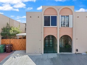 Building Photo - 1096 W 42nd Pl