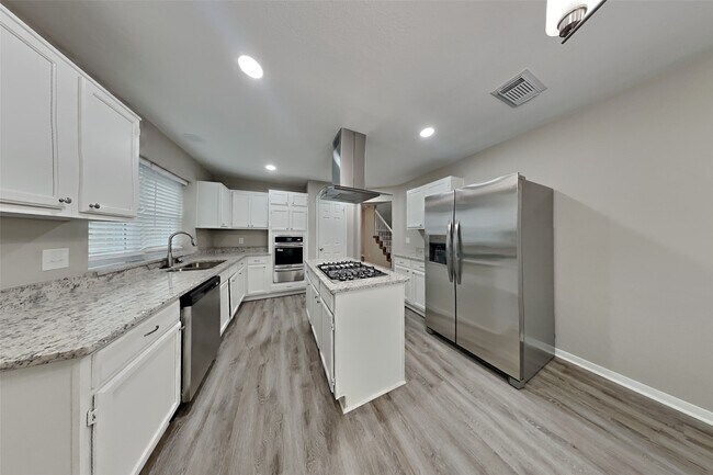 Building Photo - 18150 River Sage Dr