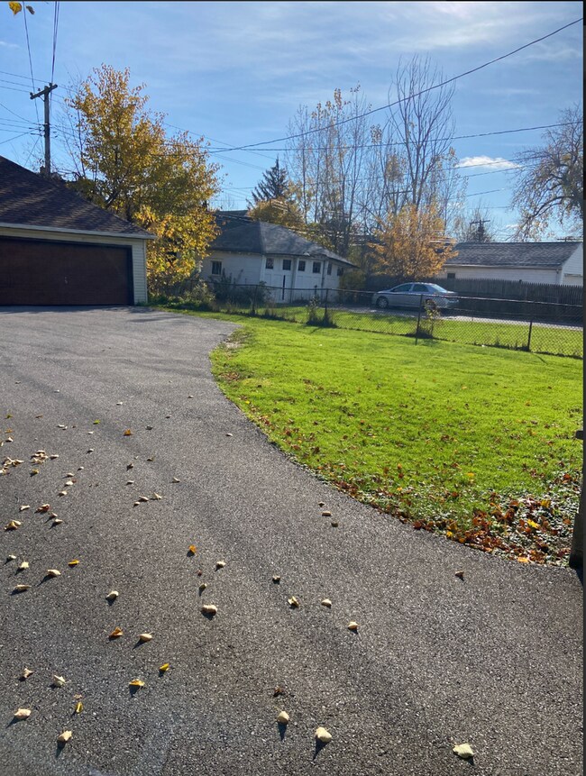 Building Photo - 157 Saranac Ave