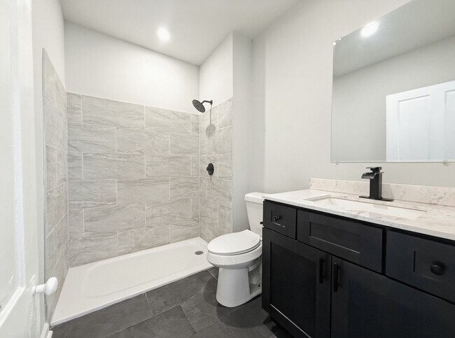 Building Photo - 1055 Walnut St