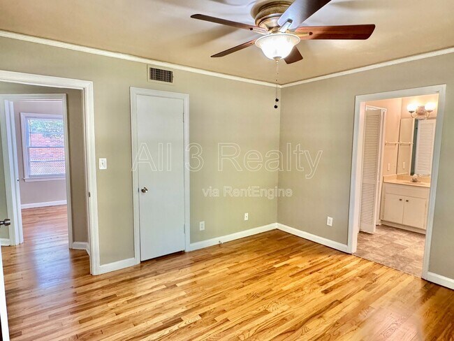 Building Photo - 804 Hillman St