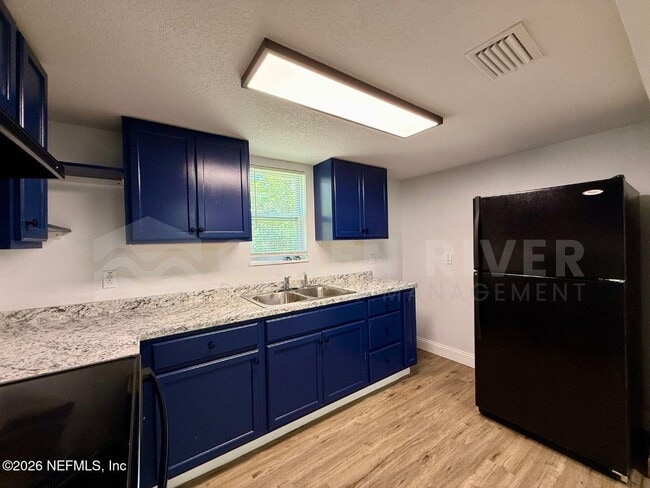 Building Photo - 403 Highland Ave S