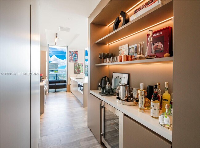 Building Photo - 801 S Miami Ave