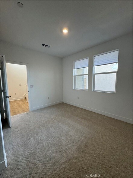 Building Photo - 436 Loon