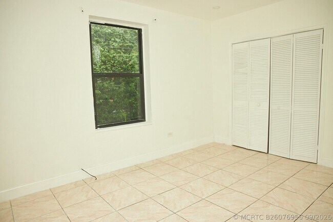 Building Photo - 25 NE 43rd St