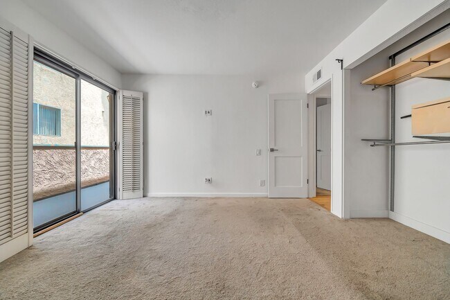 Building Photo - 4424 Coldwater Canyon Ave