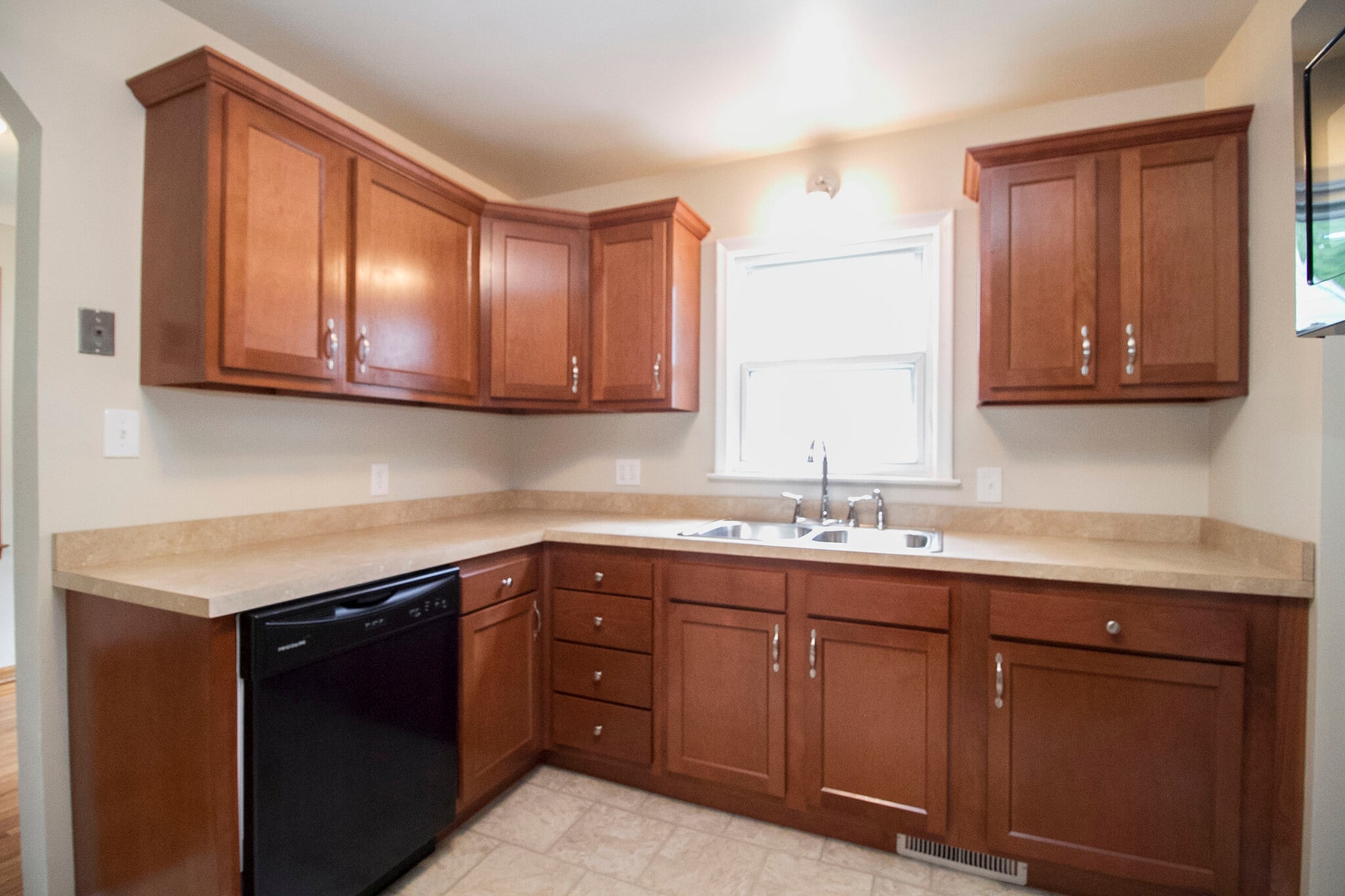 Building Photo - 320 Somerset St