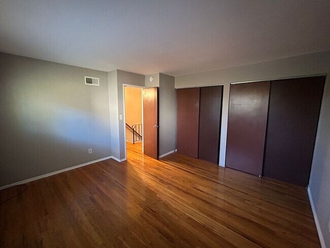 Building Photo - 1389 W Galbraith Rd