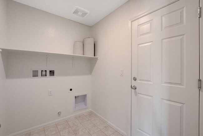 Building Photo - Newer Home in Indian Springs!