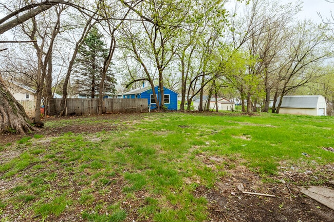 Building Photo - Cozy 3 Bedroom 1 Bathroom- Located near bl...