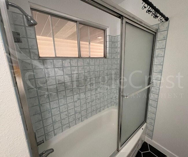 Building Photo - Three Bedroom, Two Bathroom House plus bon...
