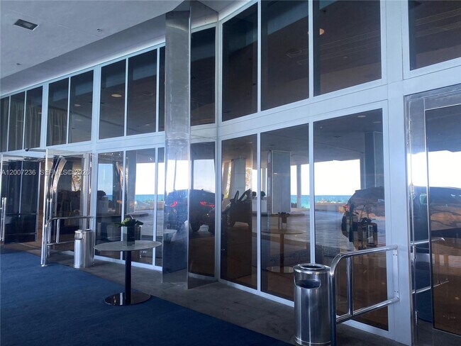 Building Photo - 17121 Collins Ave