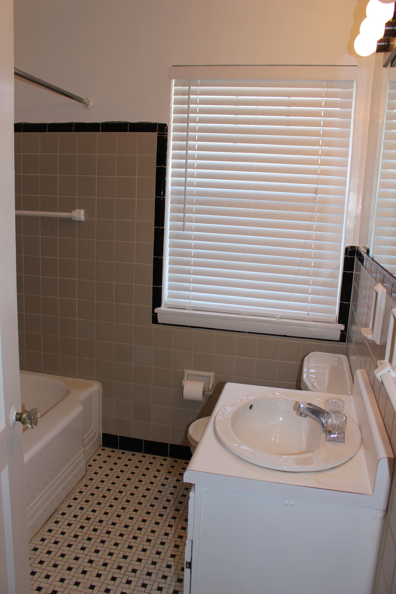 Building Photo - 1208 34th St S