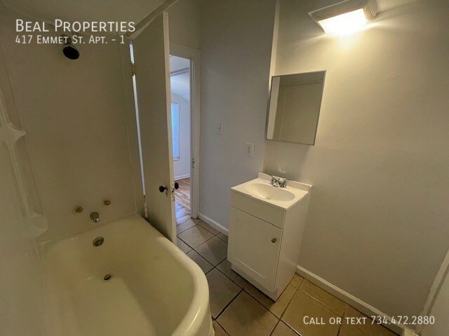 Building Photo - 417 Emmet St