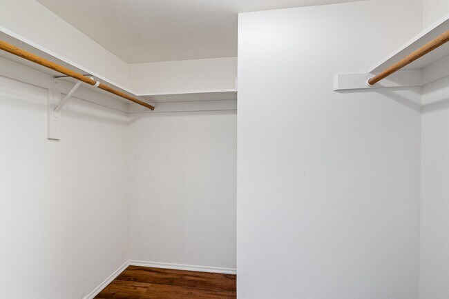 Building Photo - 215 S Madison Ave