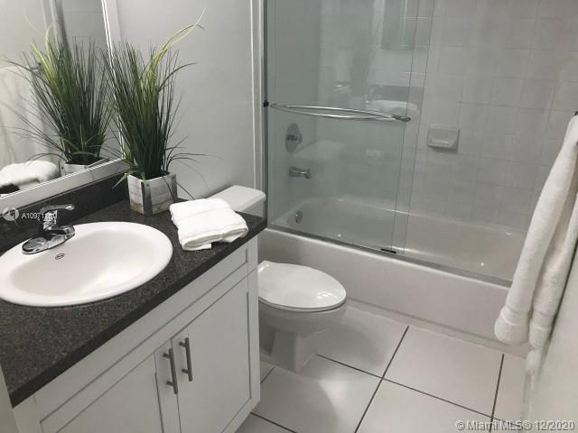 Building Photo - 9621 Fontainebleau Blvd