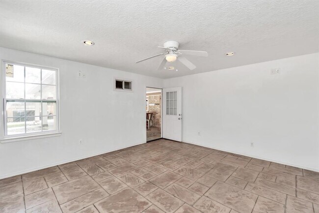 Building Photo - 12418 Mill Ridge Dr